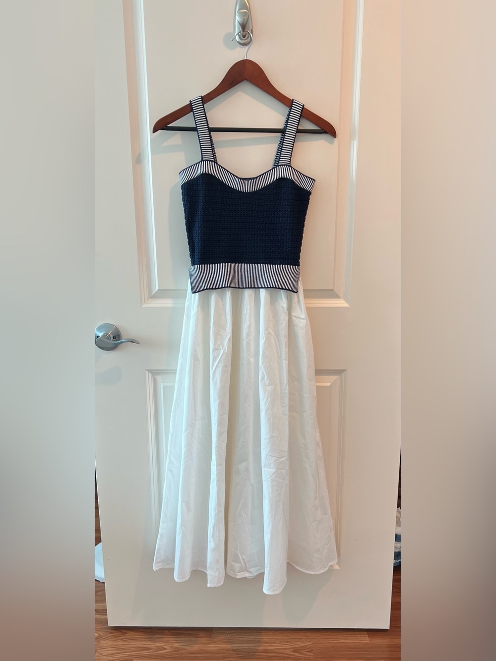 MOON RIVER Navy and Off White Knit Top Midi Dress - Picture 3 of 16
